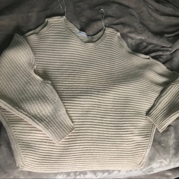 Seven sisters peekaboo cold shoulder sweater - Picture 1 of 4